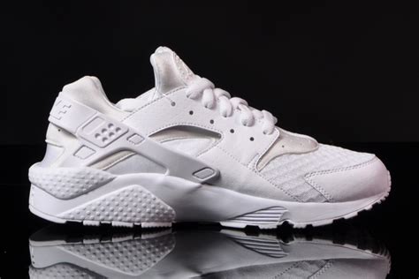 nike air huarache all white.